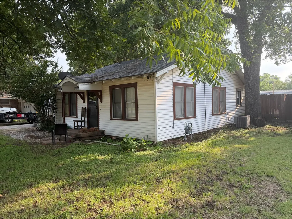 1007 S Bassett Street Eastland TX 76448