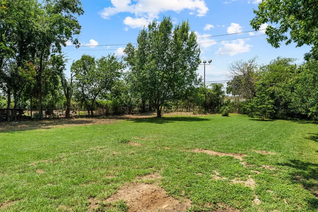 2208 N 44th Street Waco TX 76710