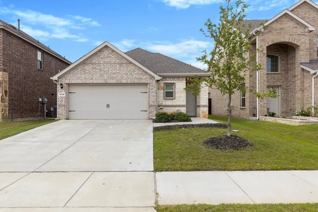 3916 Oak Creek Circle Denison TX 75020