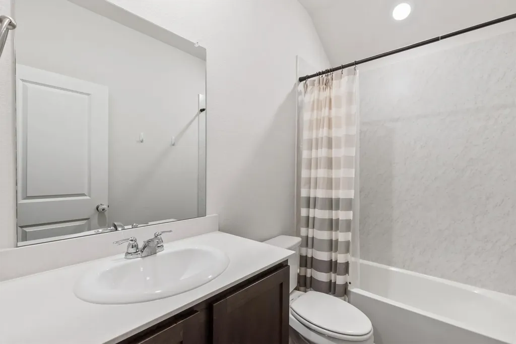 3916 Oak Creek Circle Denison TX 75020