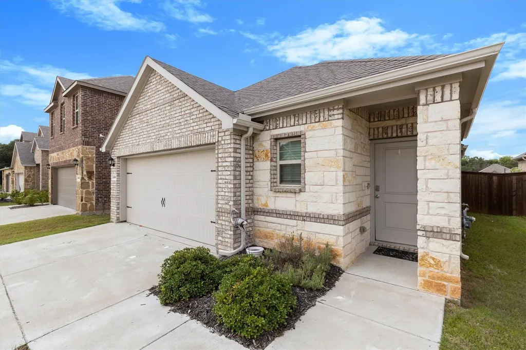 3916 Oak Creek Circle Denison TX 75020