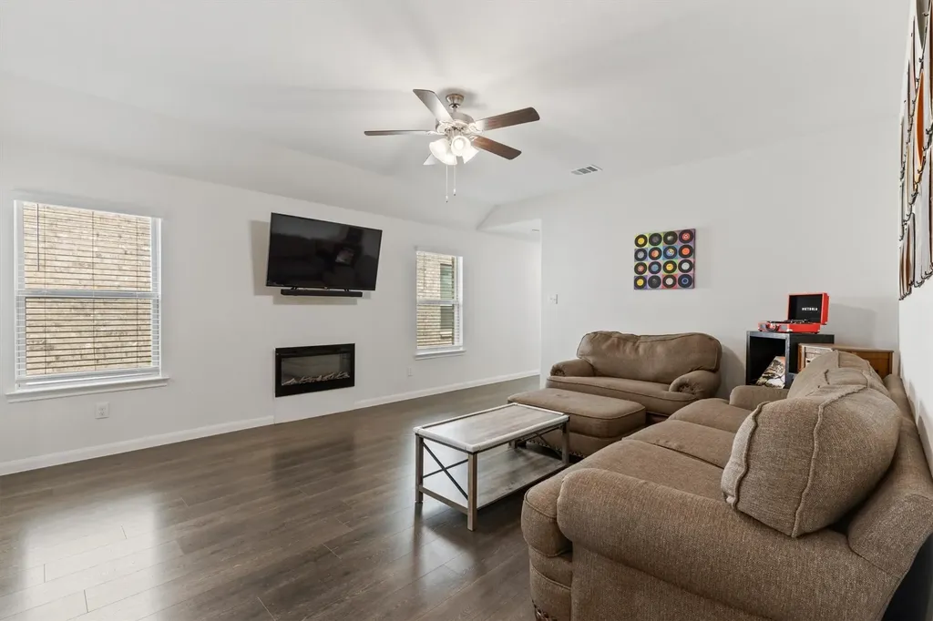 3916 Oak Creek Circle Denison TX 75020