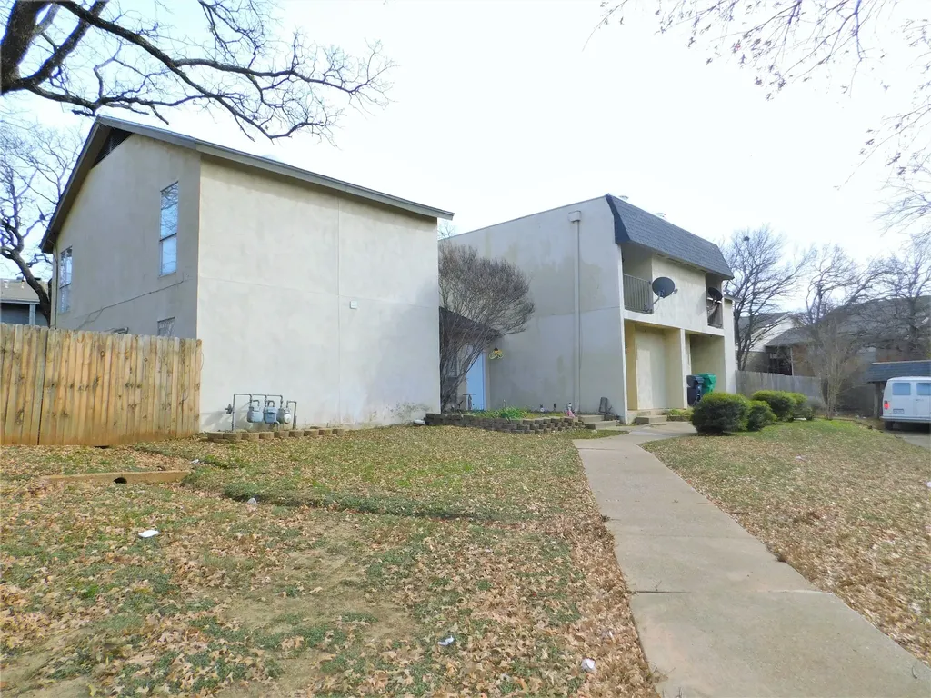 1915 Kingswood Court Denton TX 76205