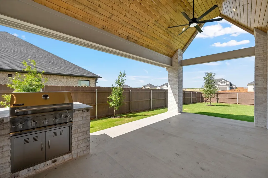 1317 Tahonta Drive Hewitt TX 76643