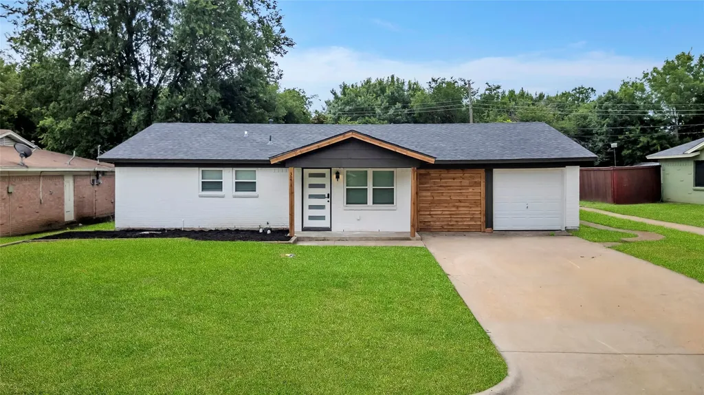 341 Lena Lane Burleson TX 76028