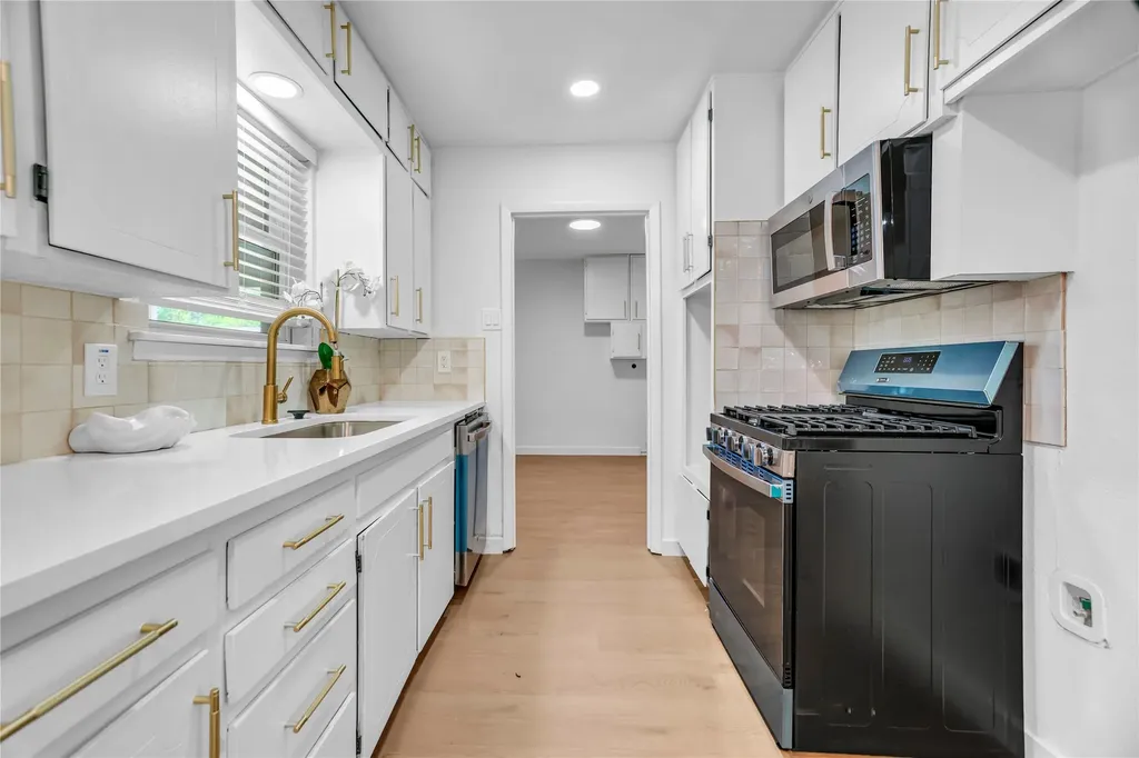 341 Lena Lane Burleson TX 76028