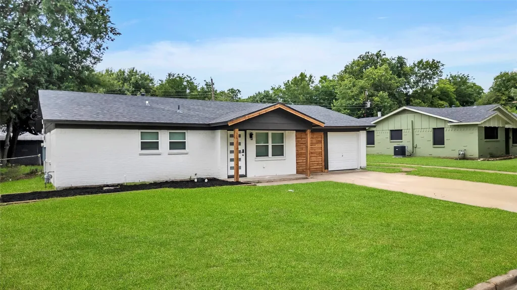 341 Lena Lane Burleson TX 76028