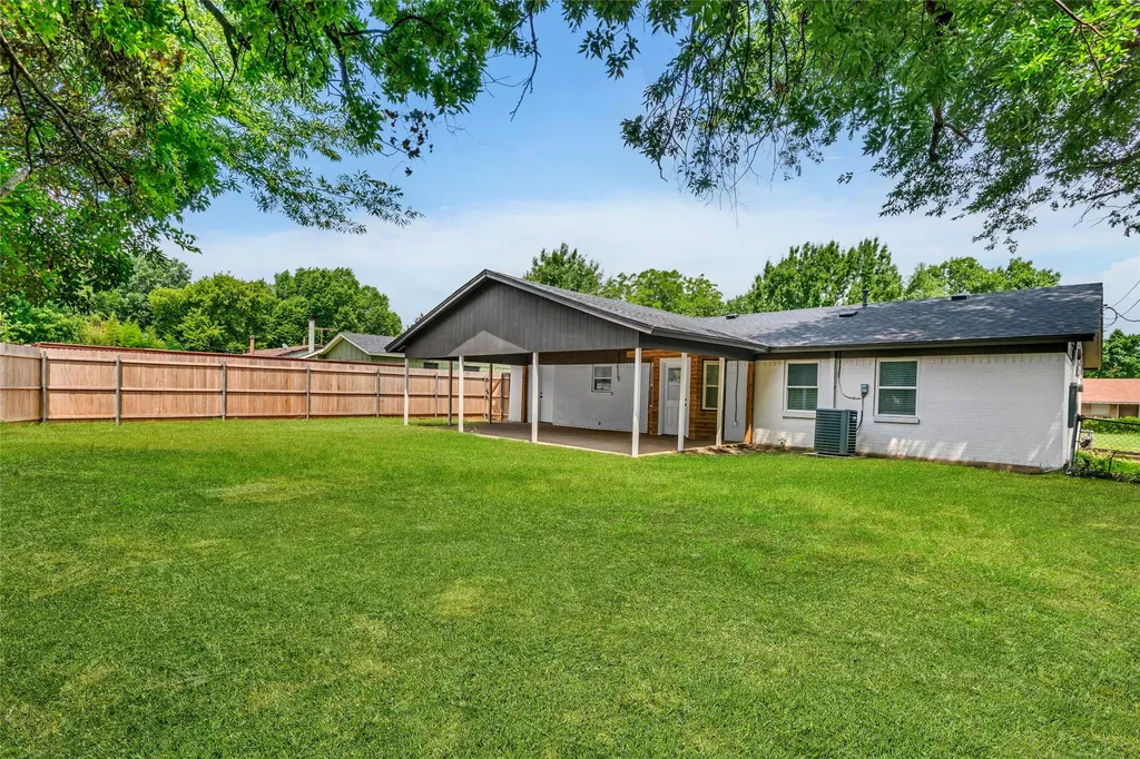 341 Lena Lane Burleson TX 76028