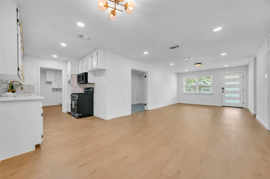 341 Lena Lane Burleson TX 76028