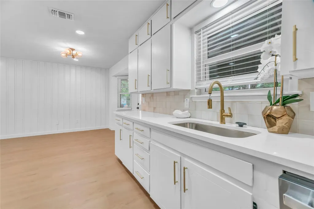 341 Lena Lane Burleson TX 76028