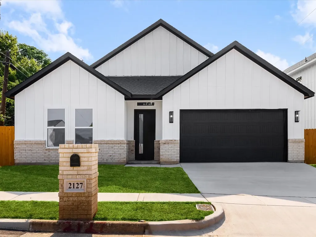 2127 Amanda Avenue Fort Worth TX 76105