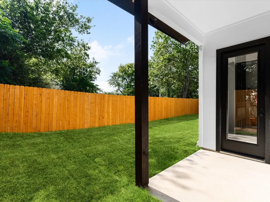 2127 Amanda Avenue Fort Worth TX 76105