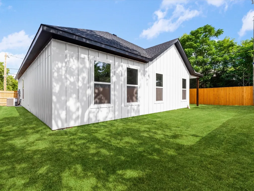 2127 Amanda Avenue Fort Worth TX 76105