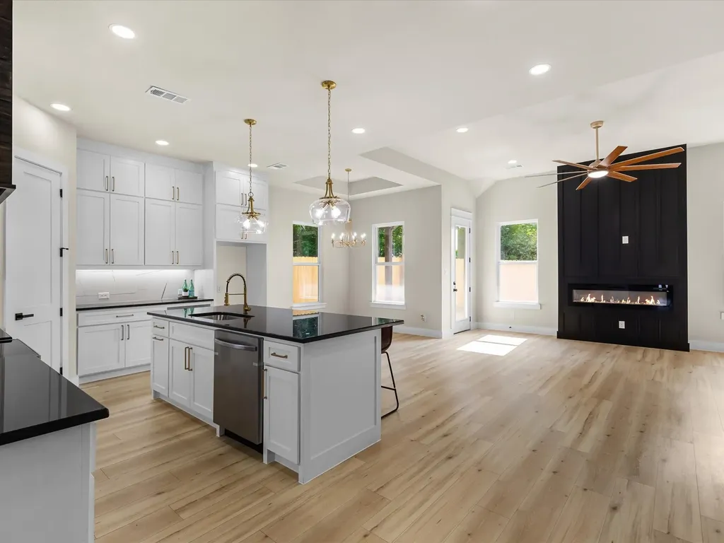 2127 Amanda Avenue Fort Worth TX 76105
