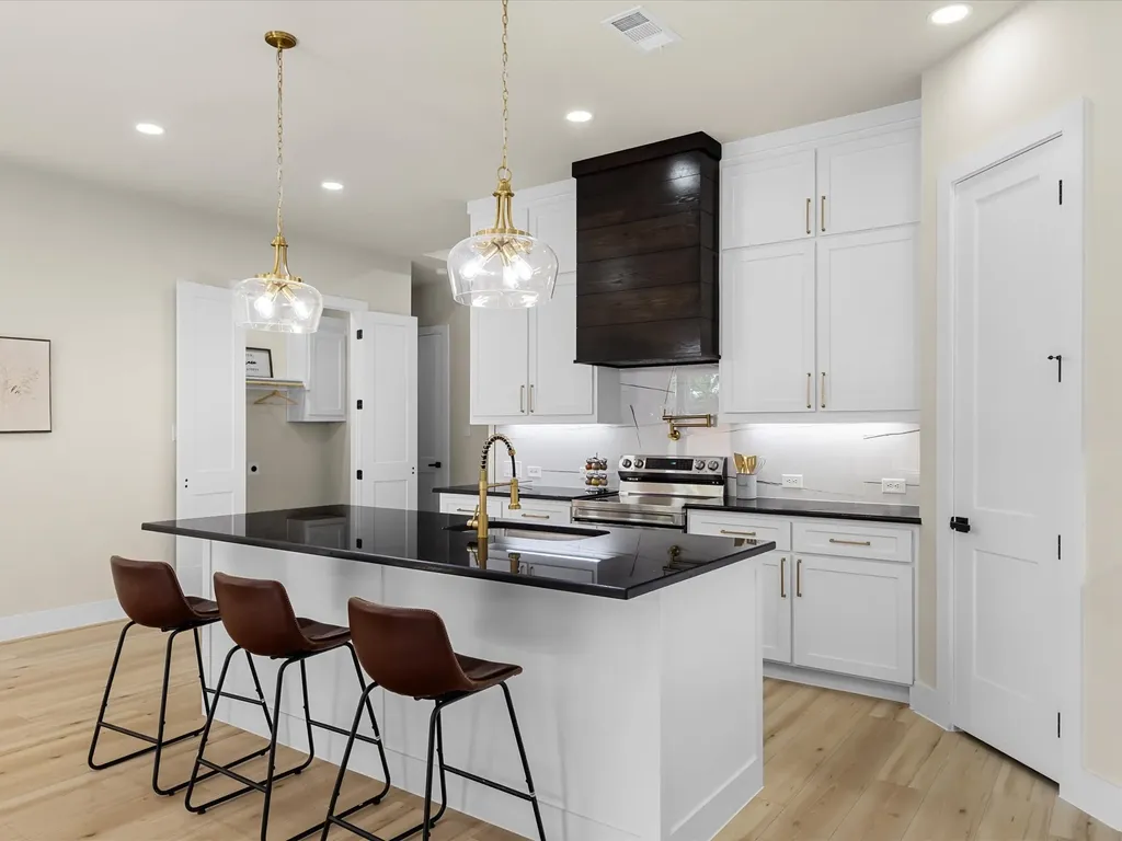 2127 Amanda Avenue Fort Worth TX 76105