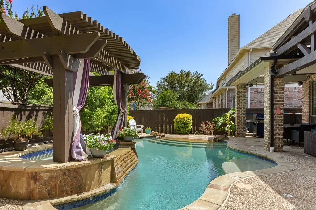 8160 Holliday Road Lantana TX 76226
