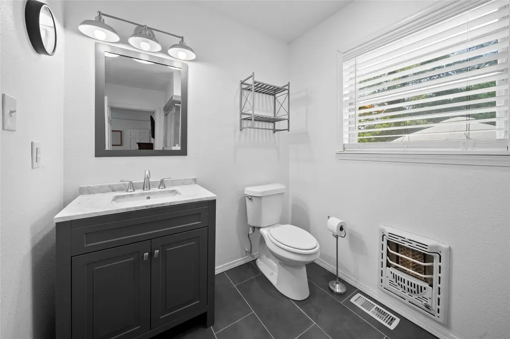 2717 Crestview Street Tyler TX 75701