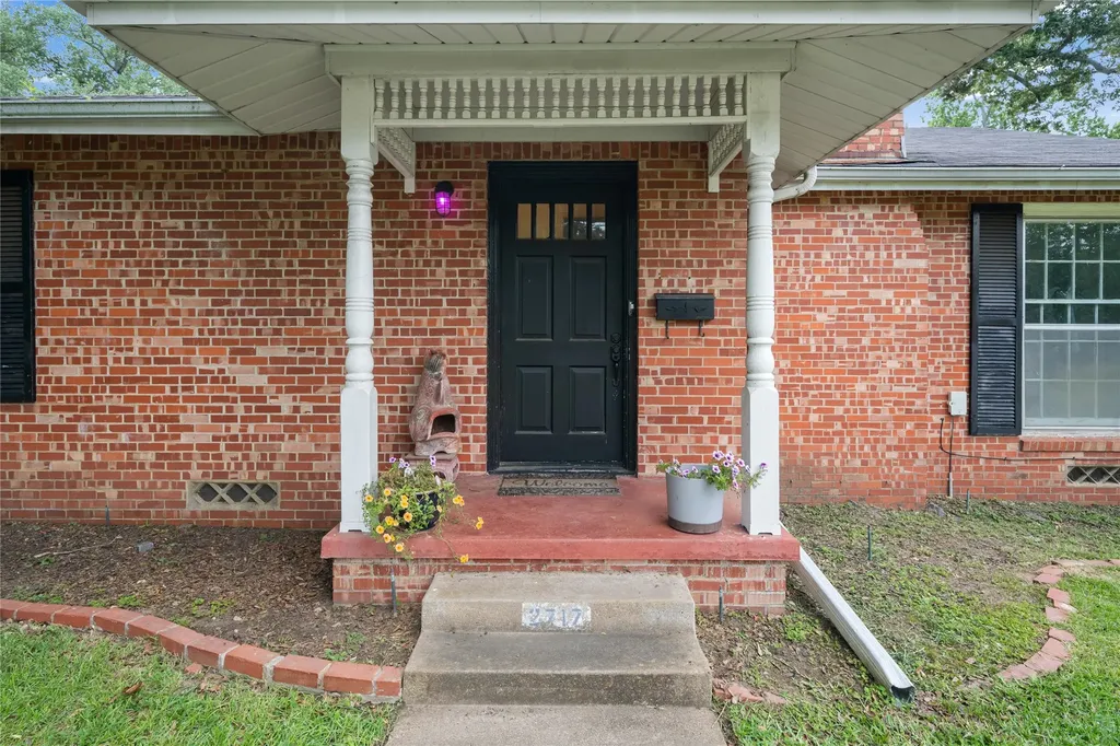 2717 Crestview Street Tyler TX 75701