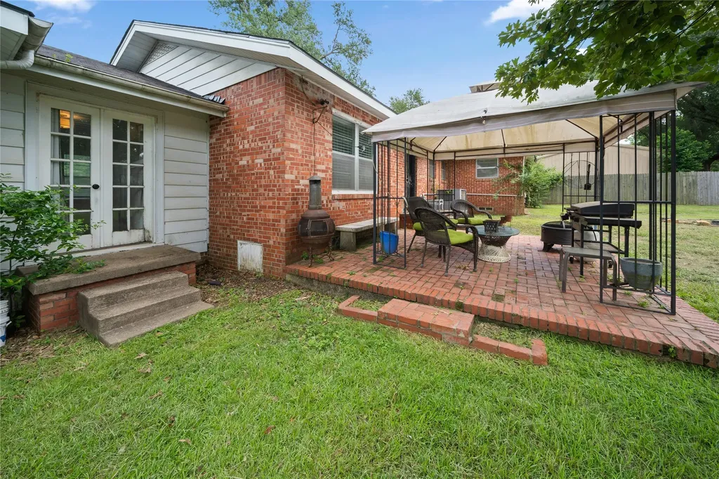 2717 Crestview Street Tyler TX 75701