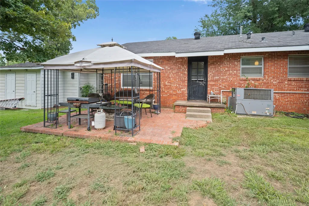 2717 Crestview Street Tyler TX 75701