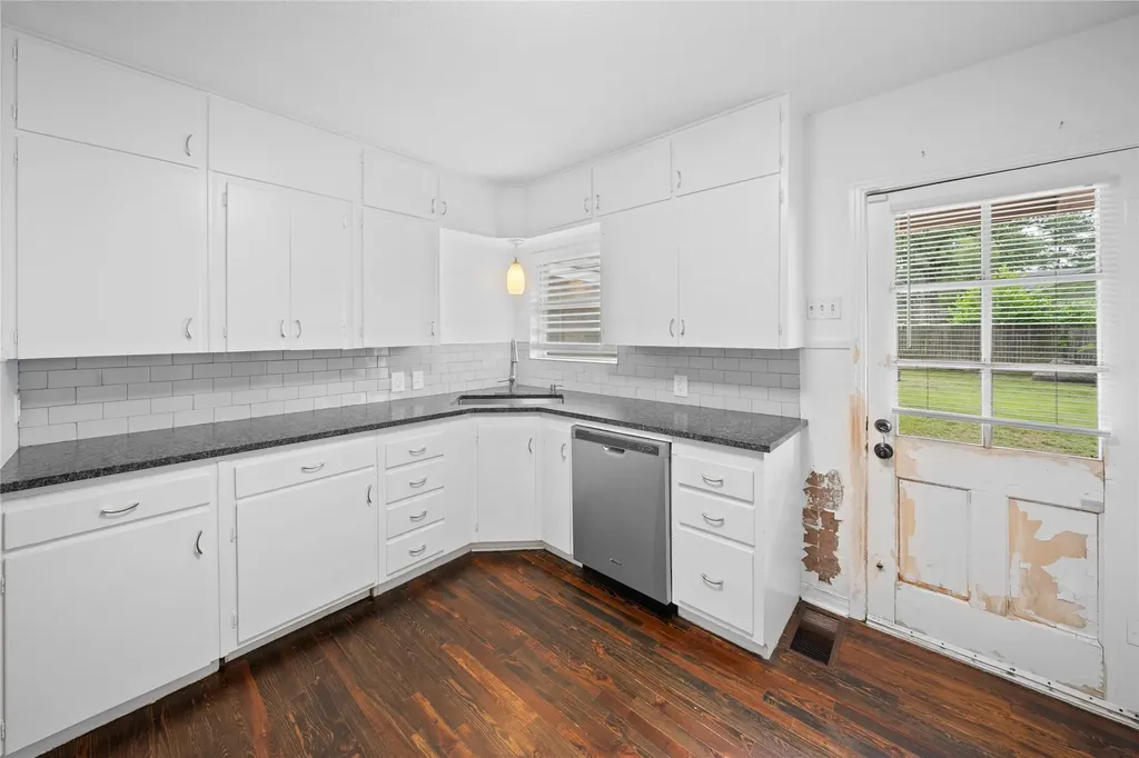 2717 Crestview Street Tyler TX 75701