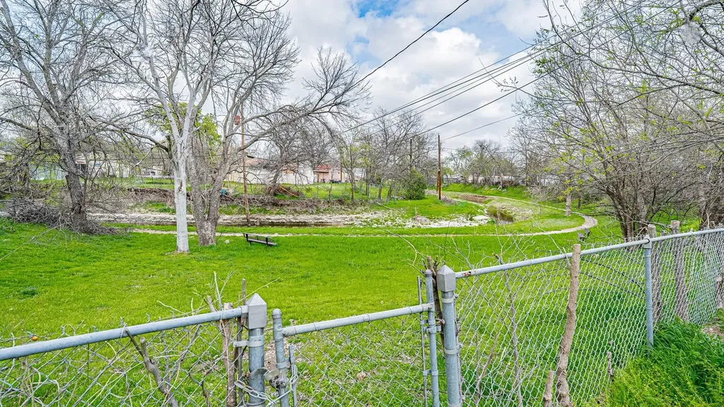 542 S Redford Lane White Settlement TX 76108