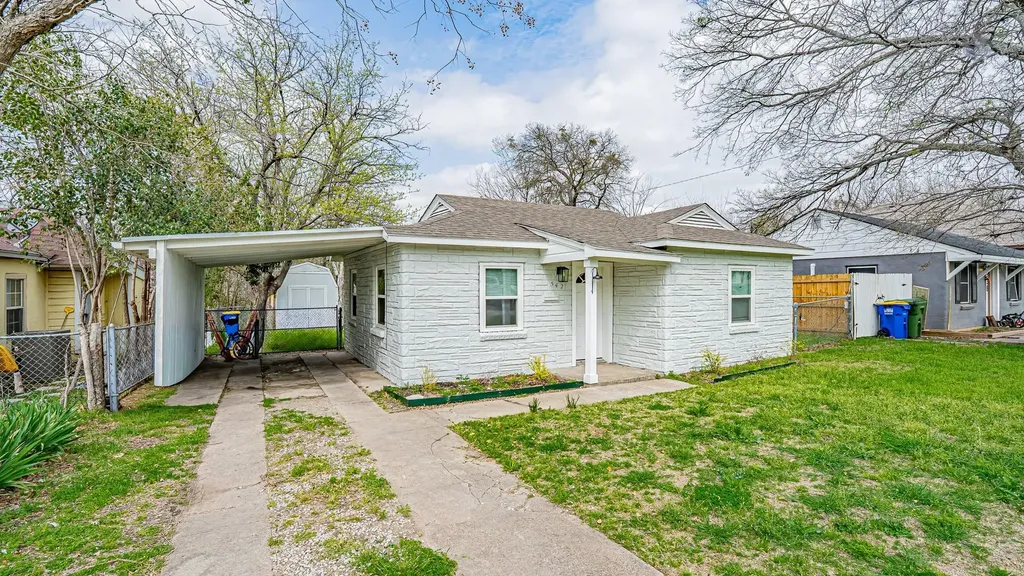 542 S Redford Lane White Settlement TX 76108