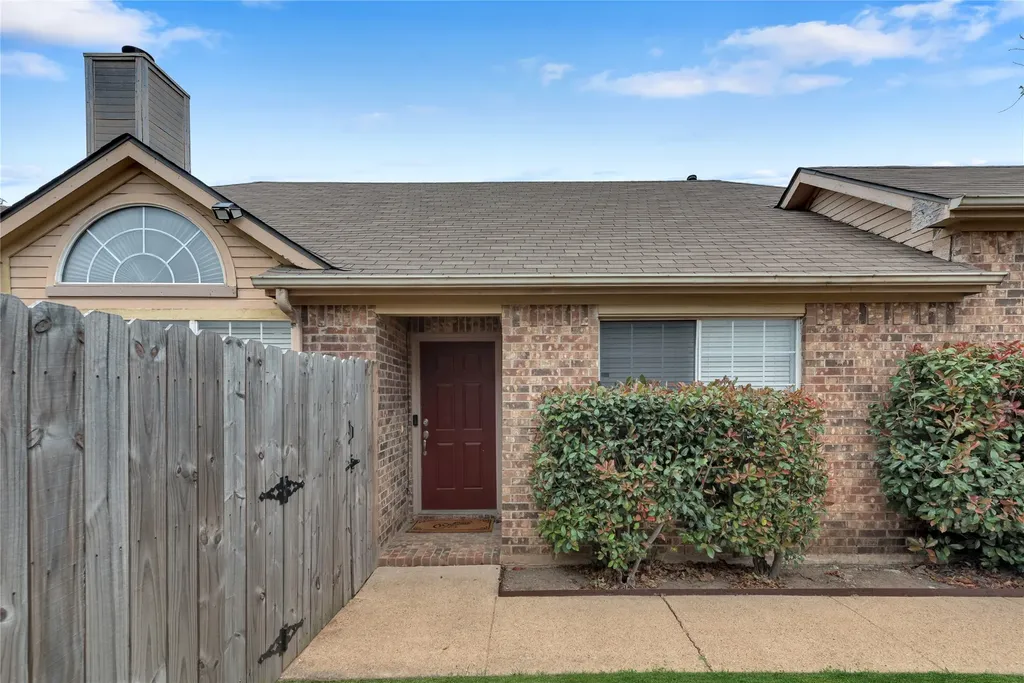 2142 Glen Heights Drive Garland TX 75044