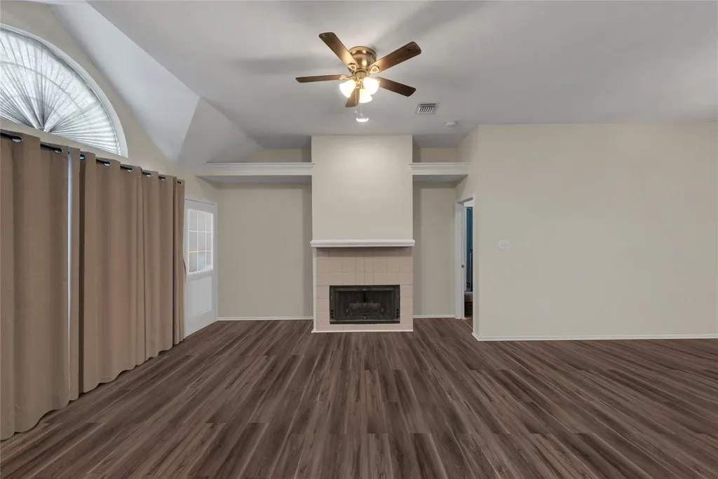 2142 Glen Heights Drive Garland TX 75044