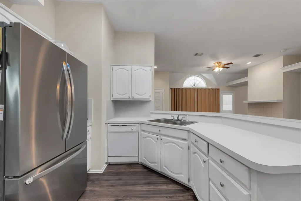 2142 Glen Heights Drive Garland TX 75044
