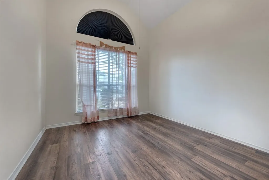 2142 Glen Heights Drive Garland TX 75044