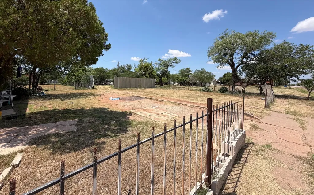 210 E Campbell Street Stamford TX 79553
