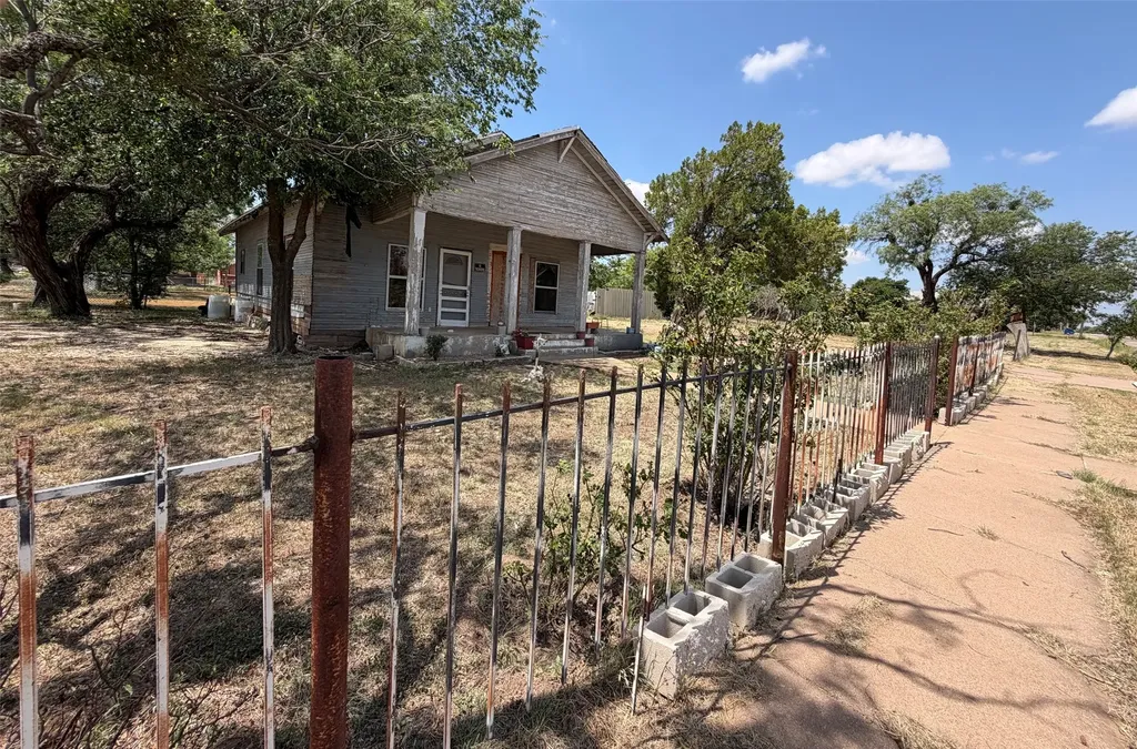 210 E Campbell Street Stamford TX 79553