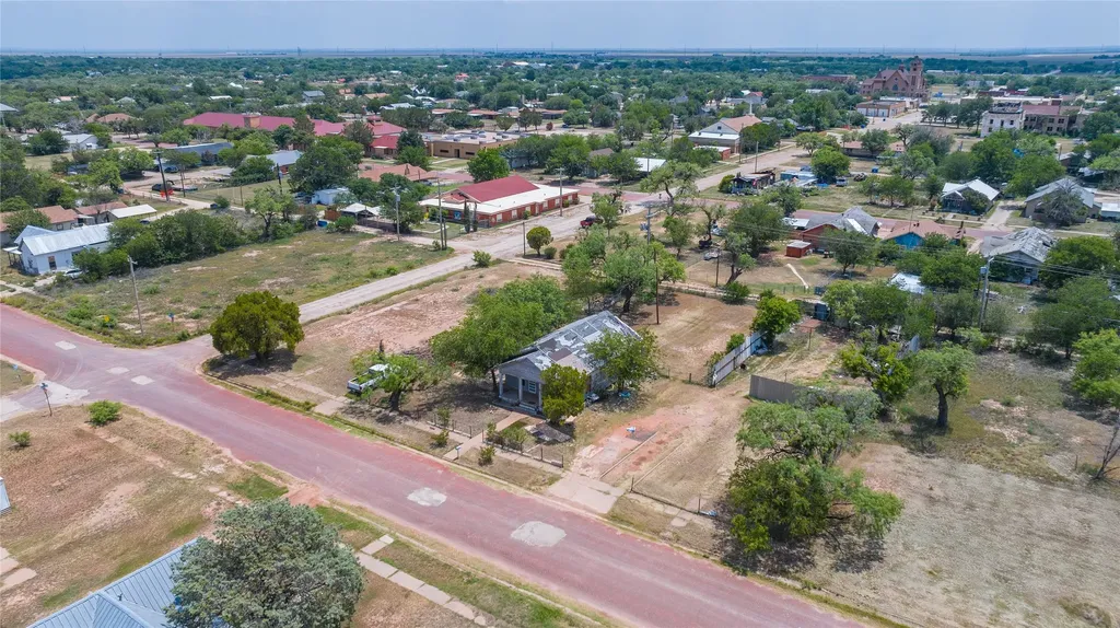 210 E Campbell Street Stamford TX 79553