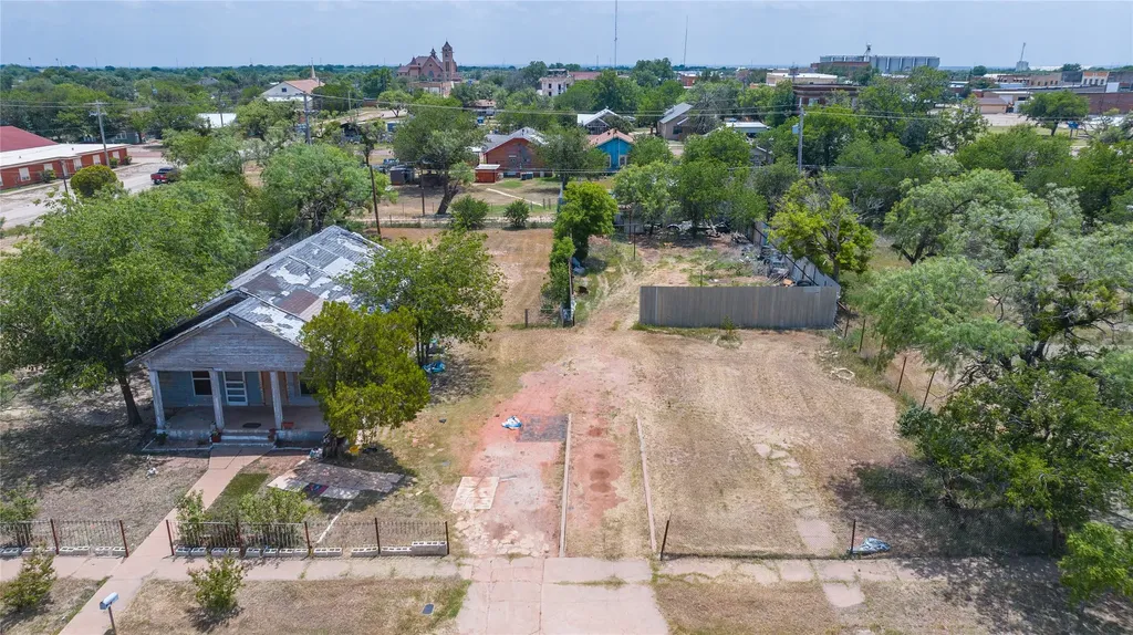 210 E Campbell Street Stamford TX 79553
