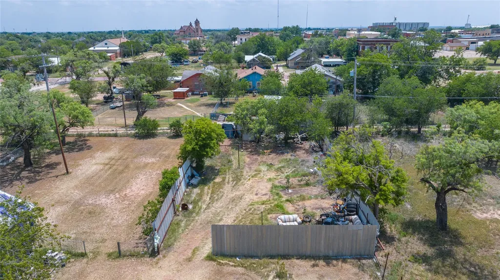 210 E Campbell Street Stamford TX 79553