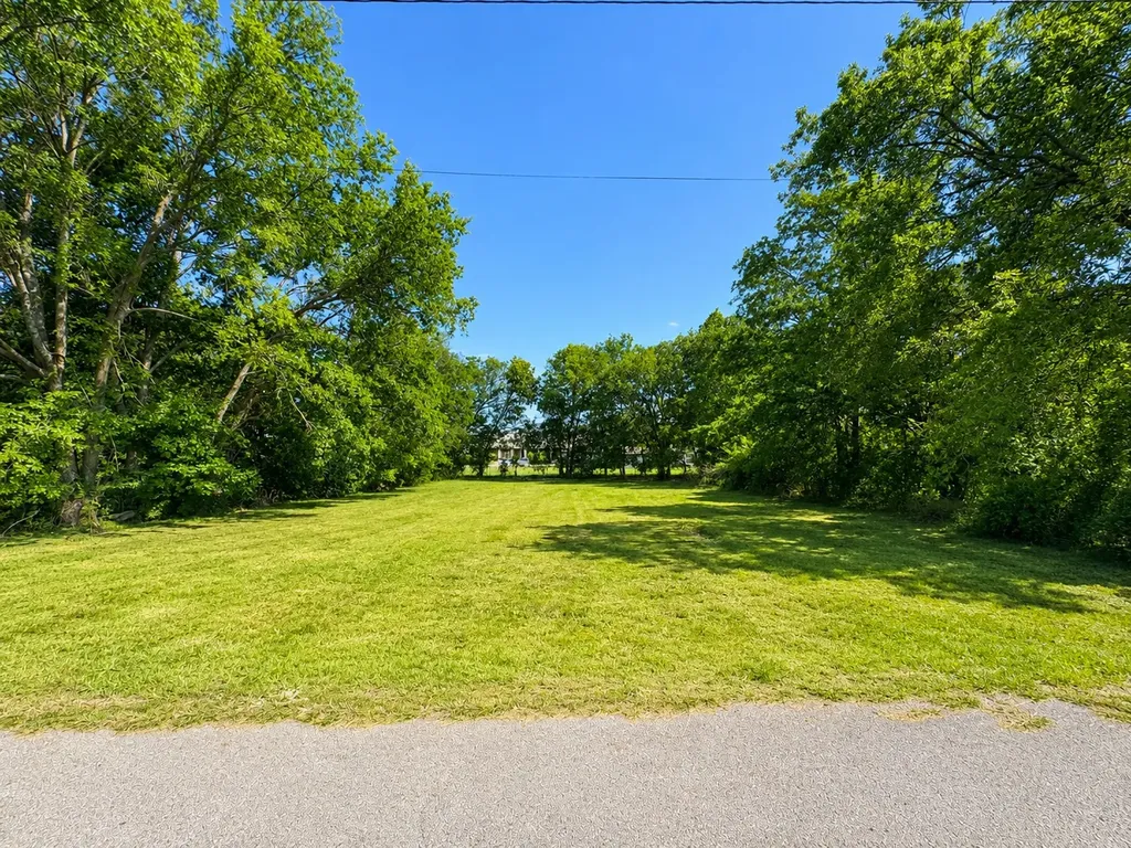 810 E 3rd Street Bonham TX 75418