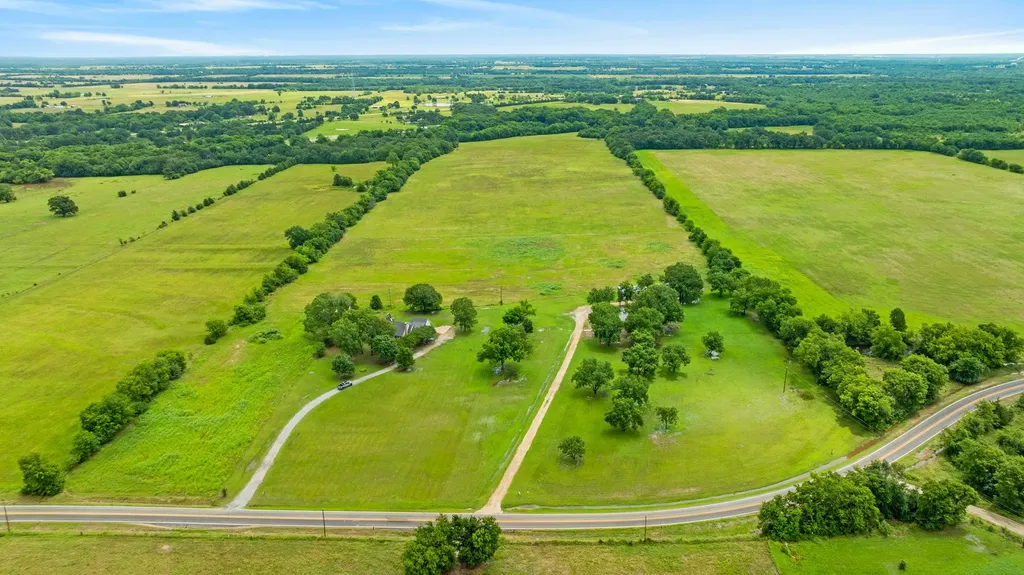 1285 Farm Road 196 Pattonville TX 75468