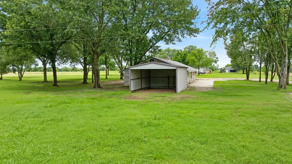 1285 Farm Road 196 Pattonville TX 75468