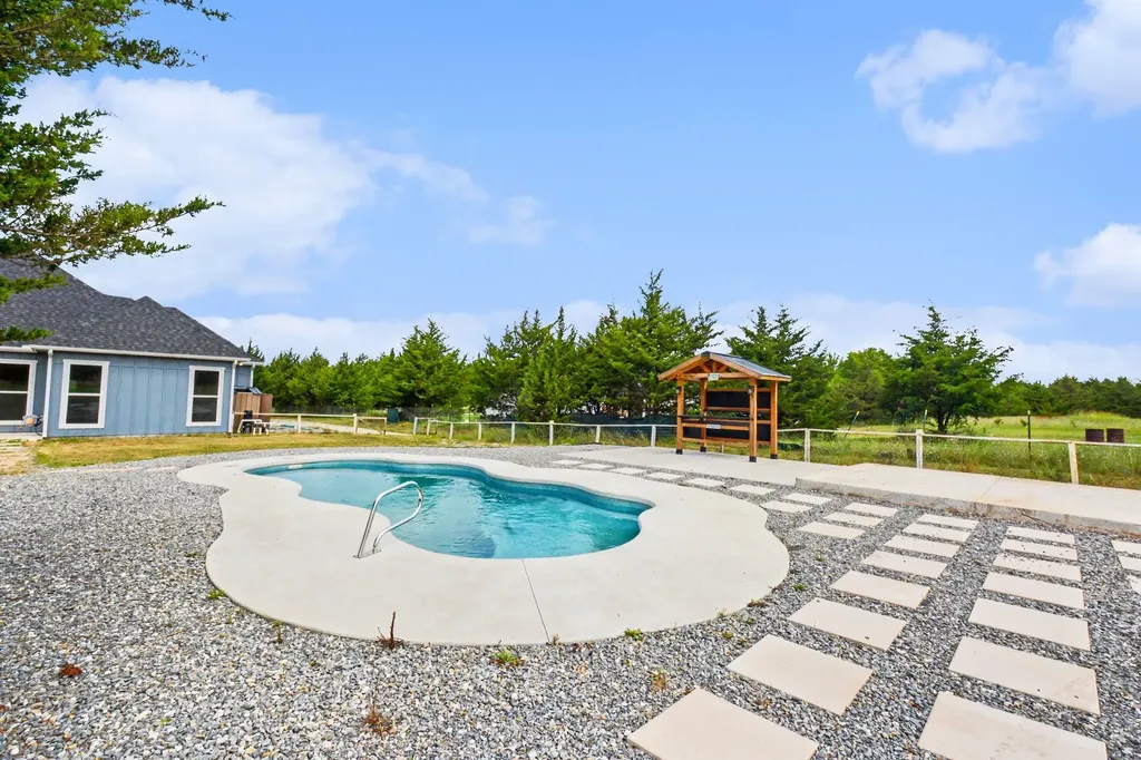 530 Pr 491 Trenton TX 75490
