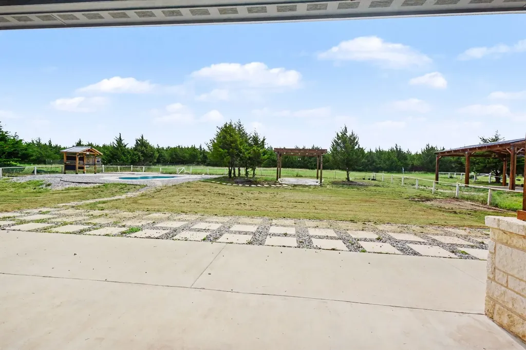 530 Pr 491 Trenton TX 75490