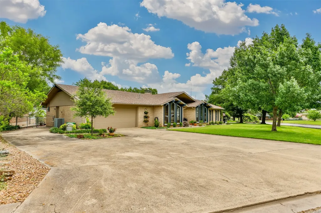 1904 Tulane Avenue Gainesville TX 76240