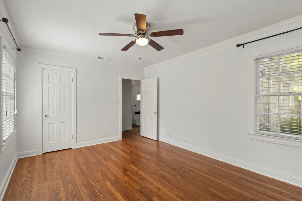 619 N Hampton Dallas TX 75208