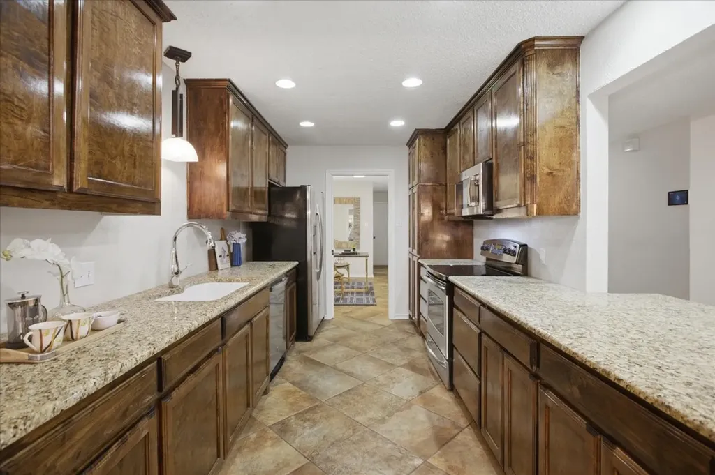 3702 Hulen Park Drive Fort Worth TX 76109