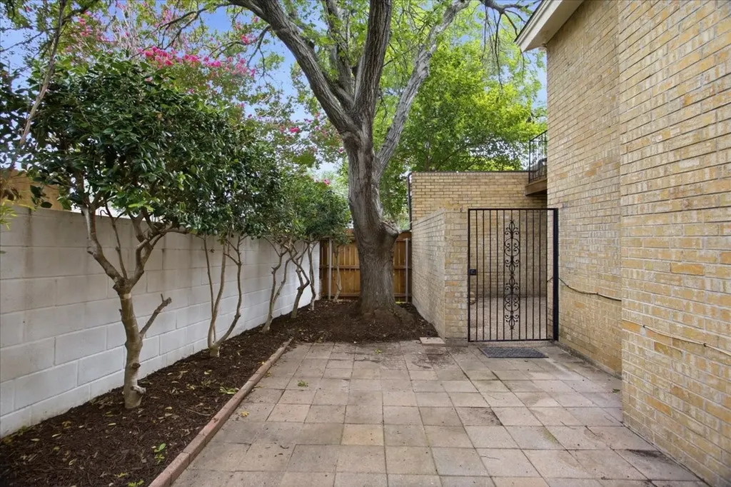 3702 Hulen Park Drive Fort Worth TX 76109