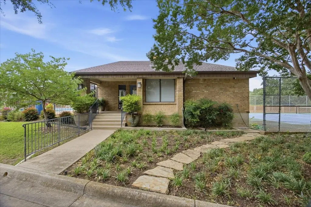 3702 Hulen Park Drive Fort Worth TX 76109