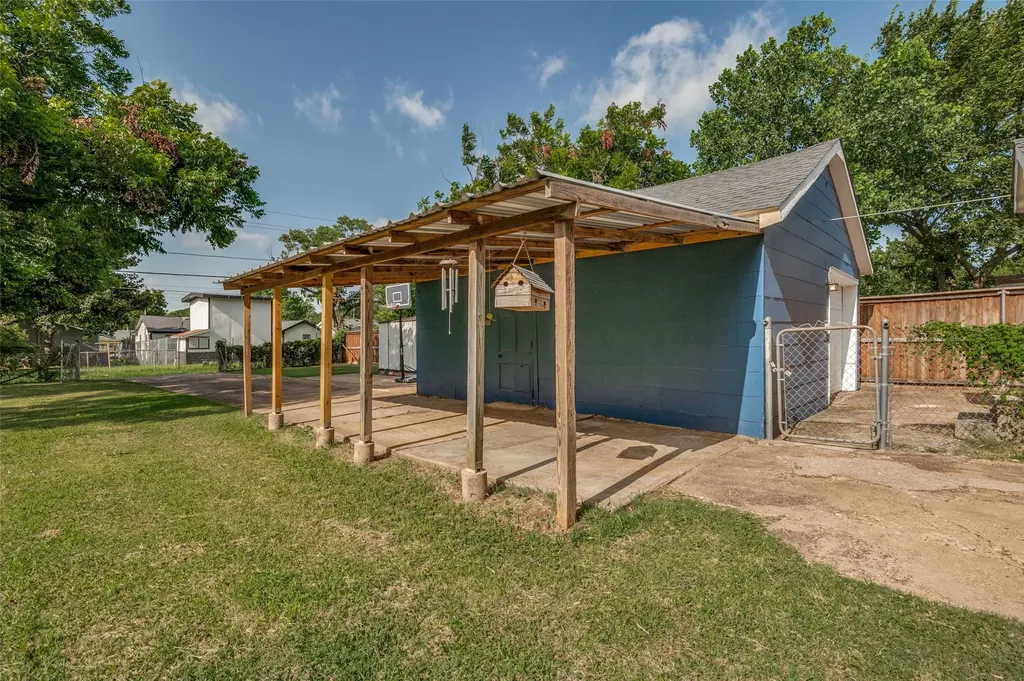 4014 Poinsettia Drive Dallas TX 75211