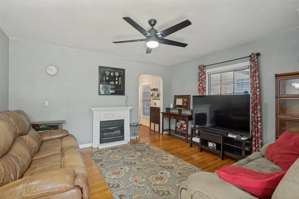 4014 Poinsettia Drive Dallas TX 75211