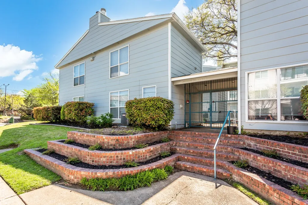1901 N Fitzhugh Avenue Dallas TX 75204