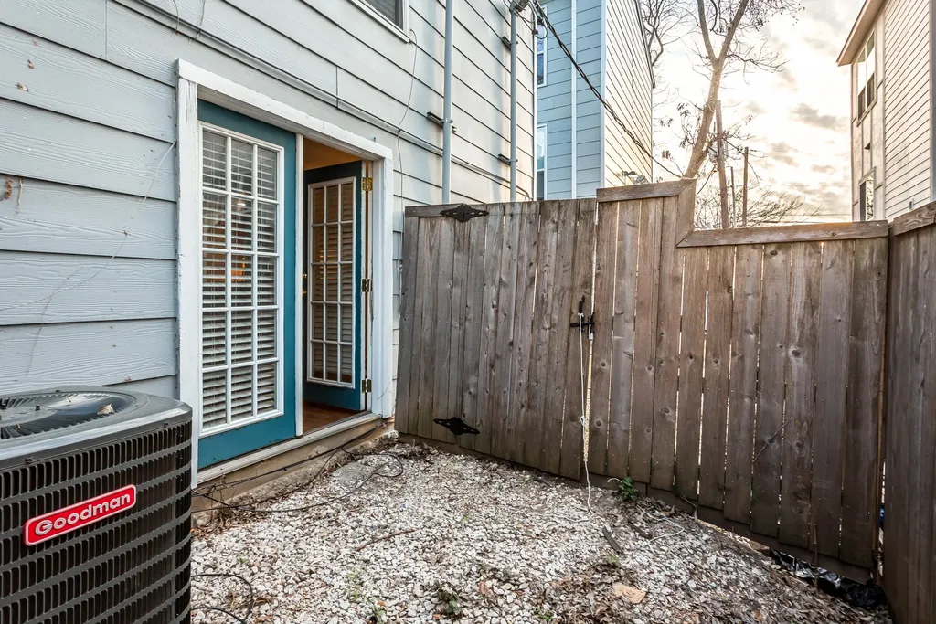 1901 N Fitzhugh Avenue Dallas TX 75204